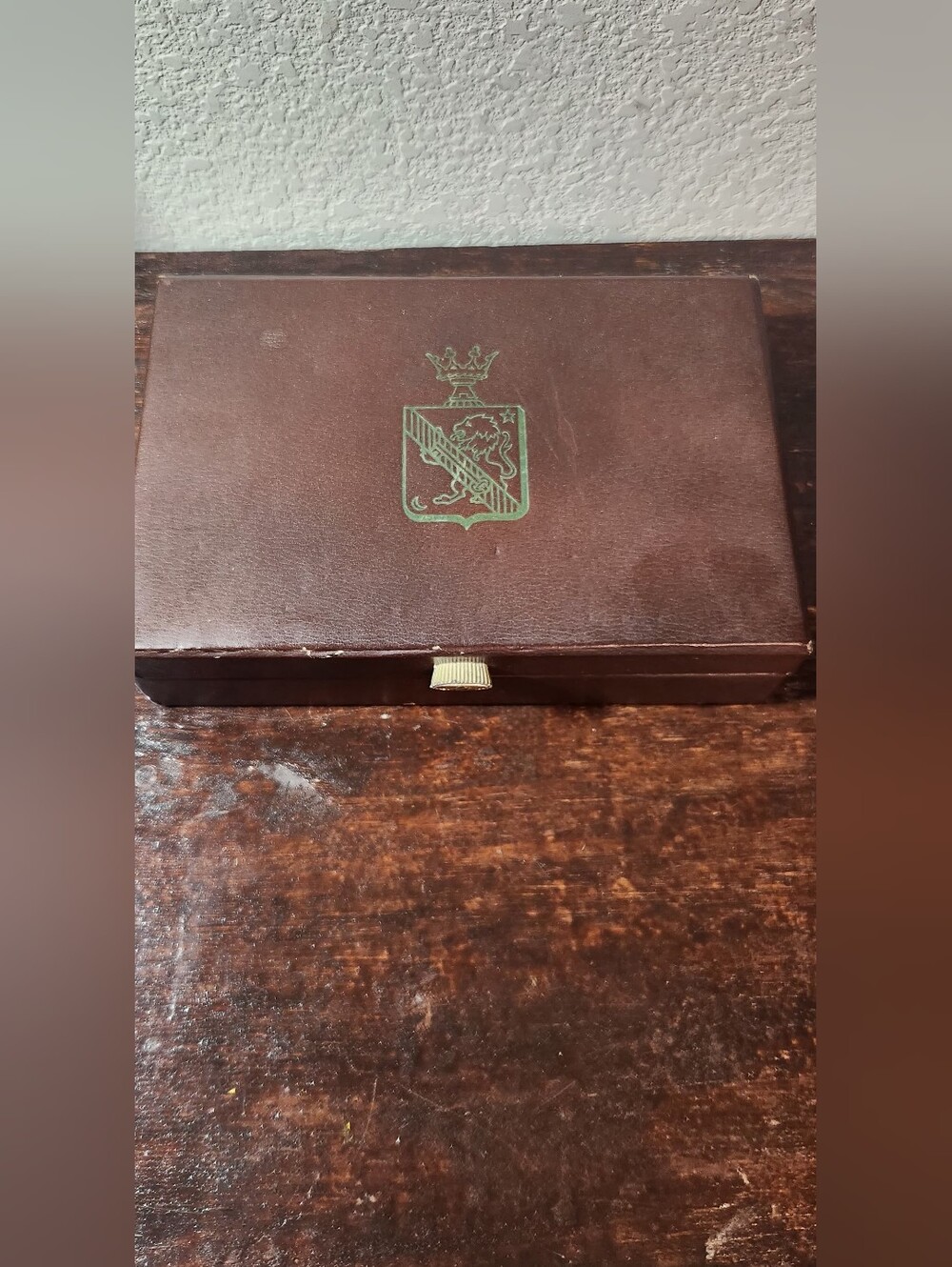 Vintage Brown Crest Jewelry Box
